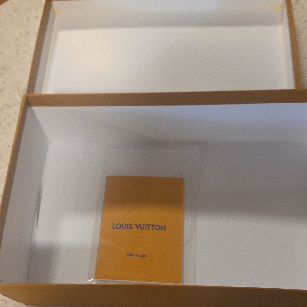 Louis Vuitton Gold Box - Picture 3 of 6